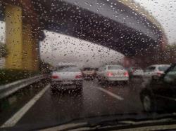 توصیه‌های مؤثر برای رانندگی ایمن در هوای بارانی